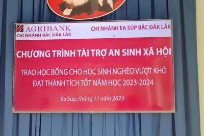 05 suất học bổng An sinh xã hội của ngân hàng Agribank trao cho học sinh